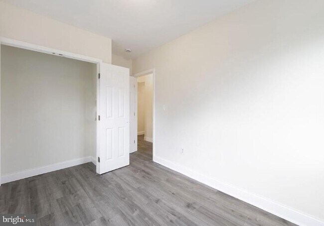 Building Photo - 4230 6th St SE