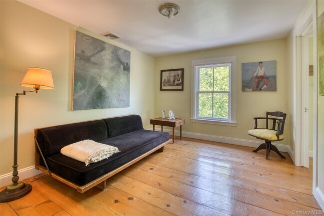 Building Photo - 733 Herricks Ln