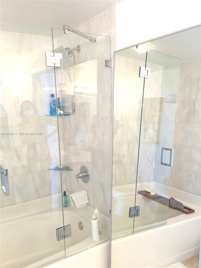 Building Photo - 601 NE 36th St