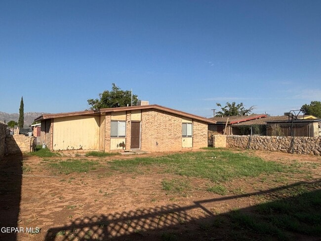 Building Photo - 10840 Obsidian St