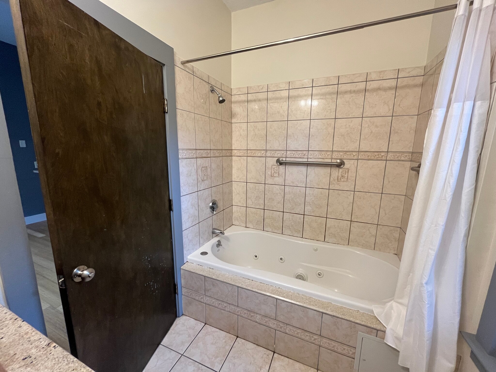 Bathroom - 64 Pitman St