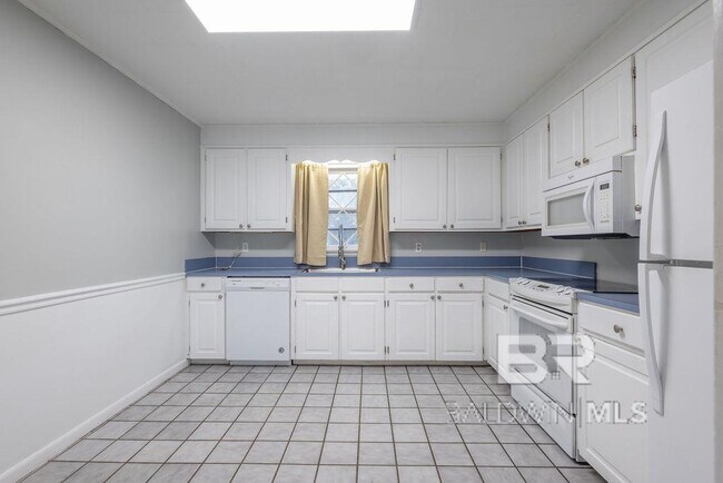 Building Photo - 409 W Canal Dr