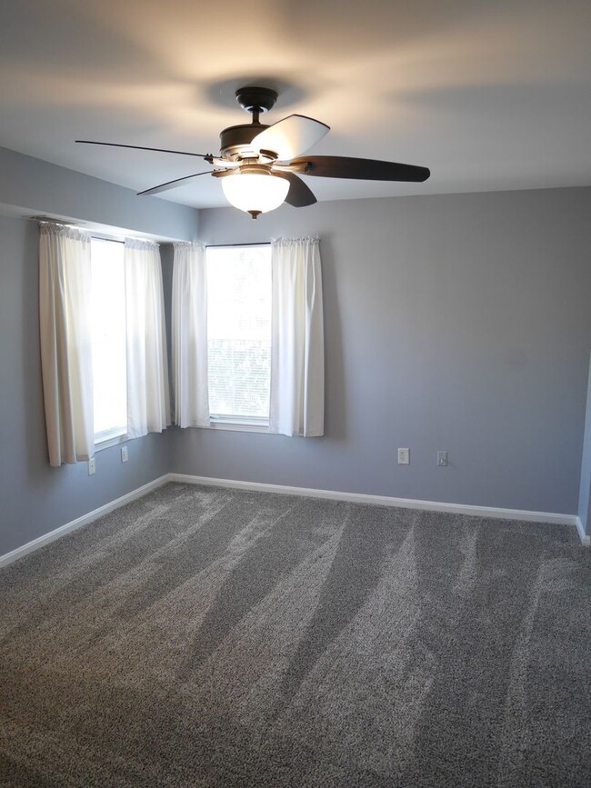 Building Photo - Roomy Two Bedroom Condo- Glen Burnie, MD