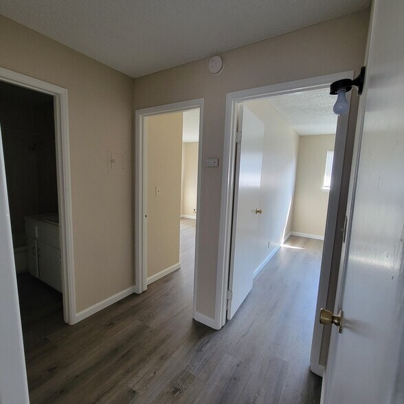 Building Photo - 1321 E San Bruno Ave