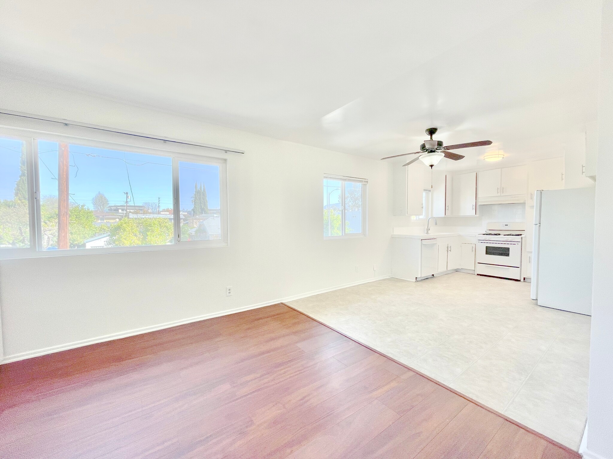 Building Photo - 10860 Blix St