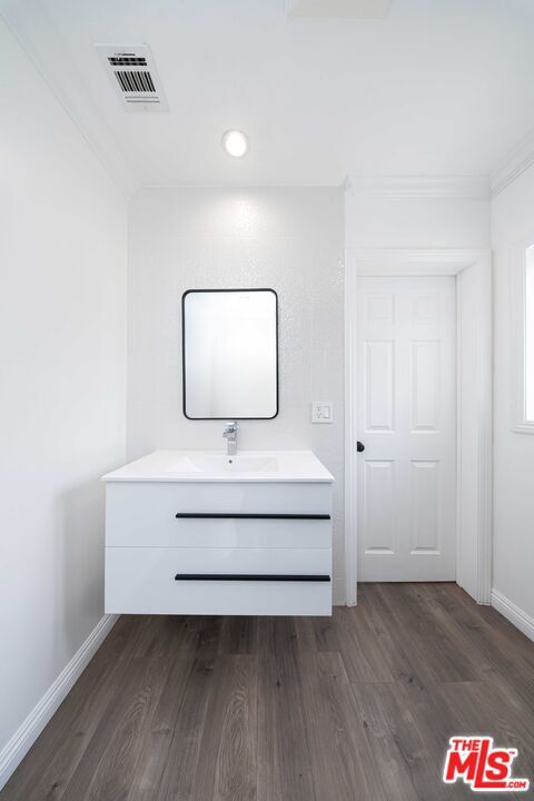 Building Photo - 8432 Glenoaks Blvd