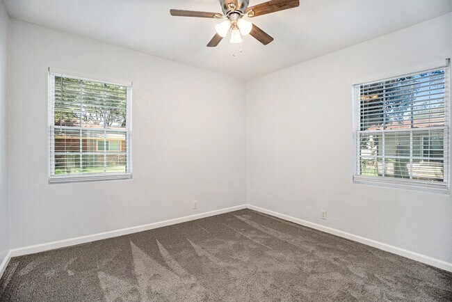 Building Photo - 6709 Fairway Dr