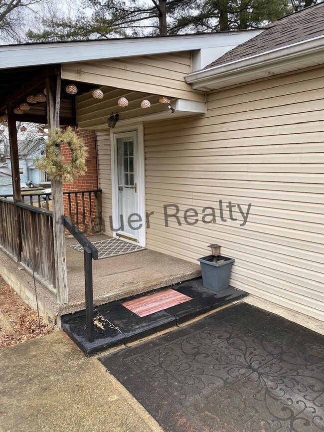 Building Photo - Three Bedroom, Country Setting