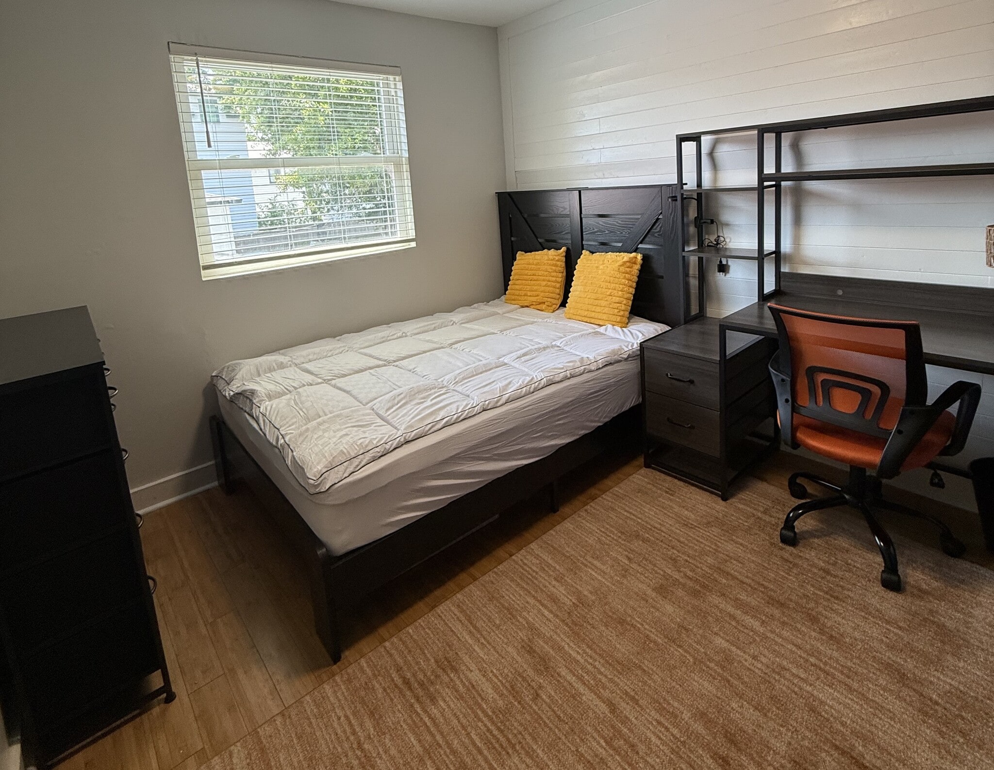 rm 2 full bed - 16 Reid St