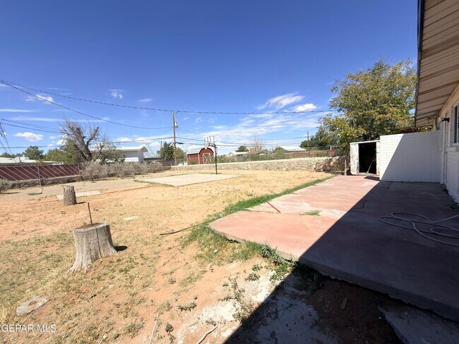 Building Photo - 7605 Parkland Dr
