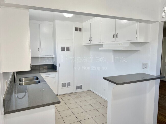 Building Photo - 11535 Sylvan St