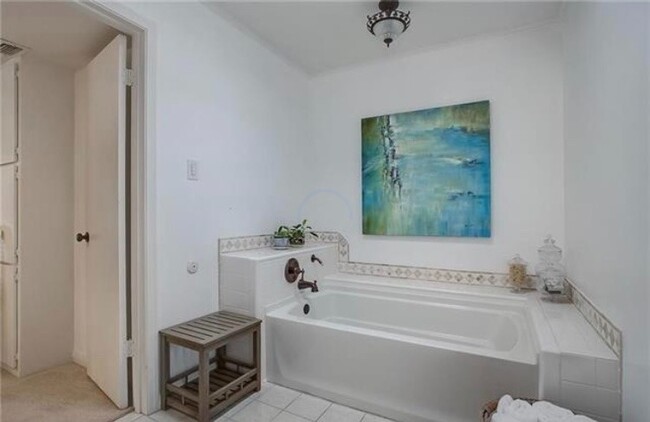 Master Bath - 3005 Tanglewood Park W