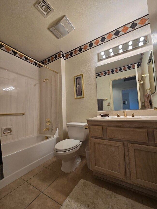 Building Photo - Fully Furnished single story 2 bed 2 bath ...