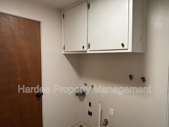 Building Photo - 1500 Brooklawn Dr