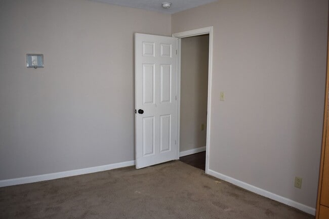 Building Photo - 1100 RES