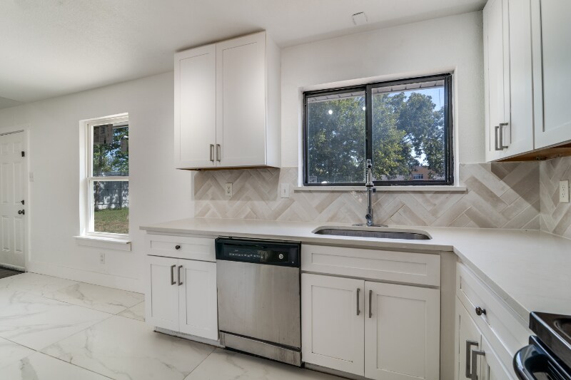 Building Photo - 1622 Hillwood Dr