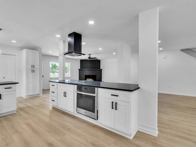 Building Photo - 16007 Diana Ln