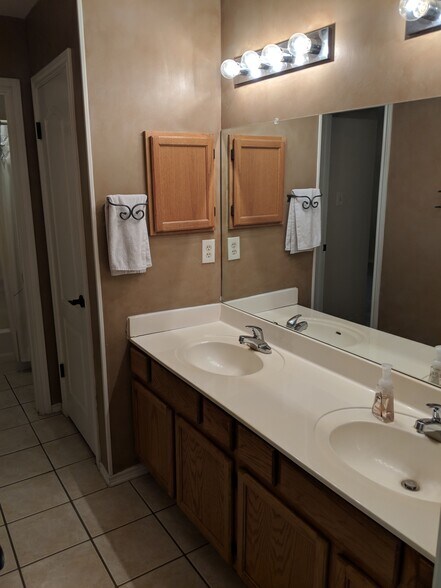 Building Photo - 1308 Meadow Lark Dr