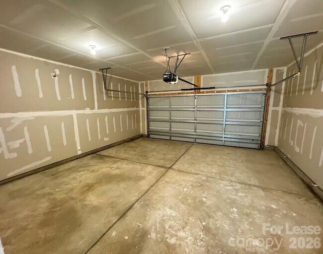 Building Photo - 1830 Vanderlyn St