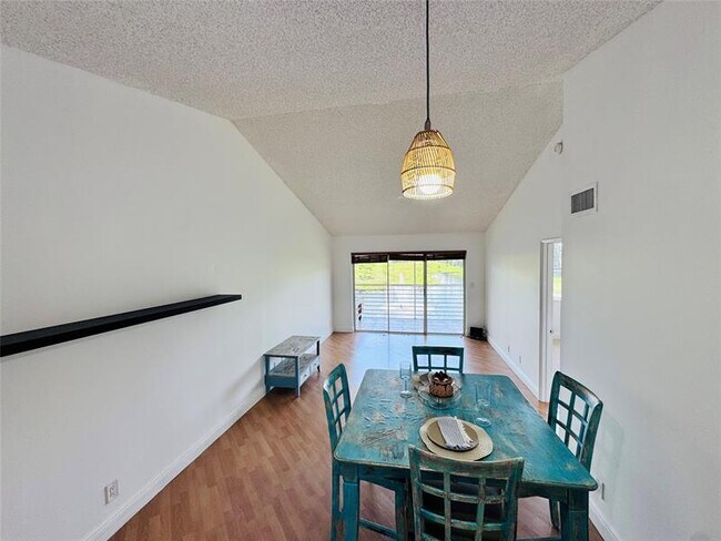 Building Photo - 2827 N Course Dr