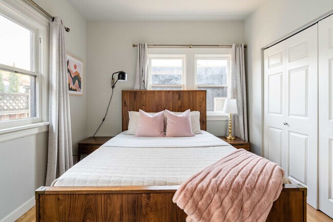 Building Photo - 3046 NE Glisan St