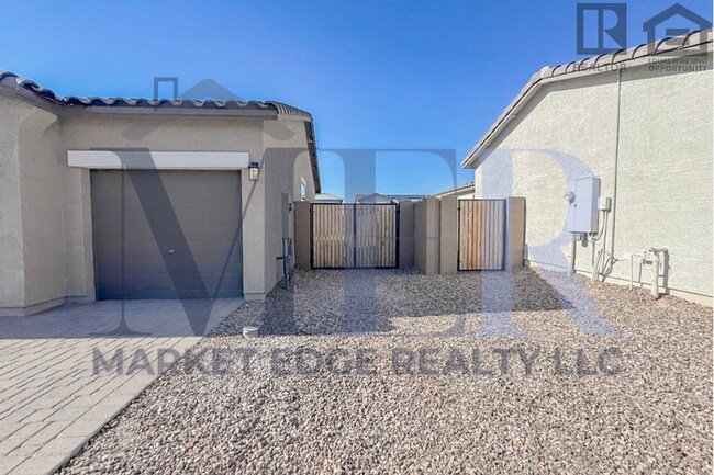 Building Photo - 3Bed/2Bath Home w/3 Car Gar in Casa Grande...