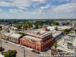 Building Photo - 1401 S Flores St