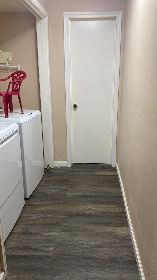 Building Photo - 11818 Plumbrook Dr