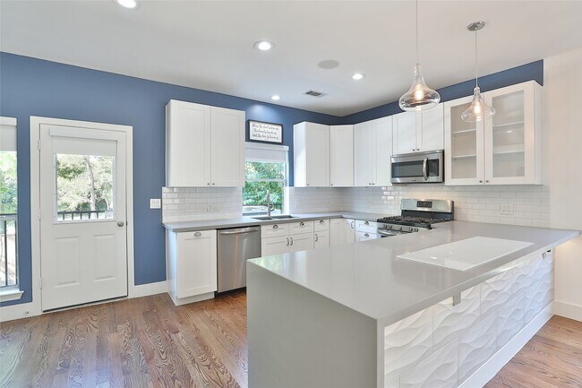 Building Photo - 1743 French Village Dr