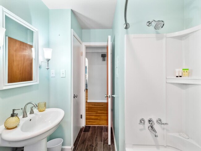 Building Photo - 386 Walworth Ave