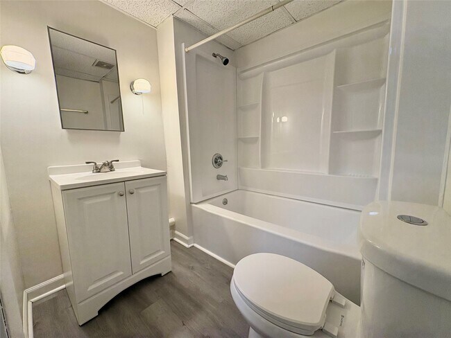 Building Photo - 100 St Charles St