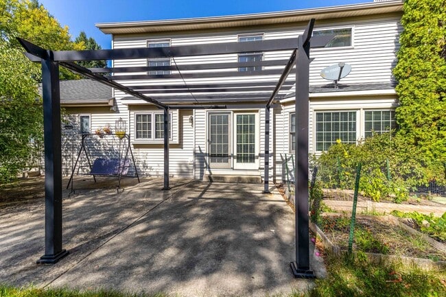 Building Photo - 1214 Shoreline Dr