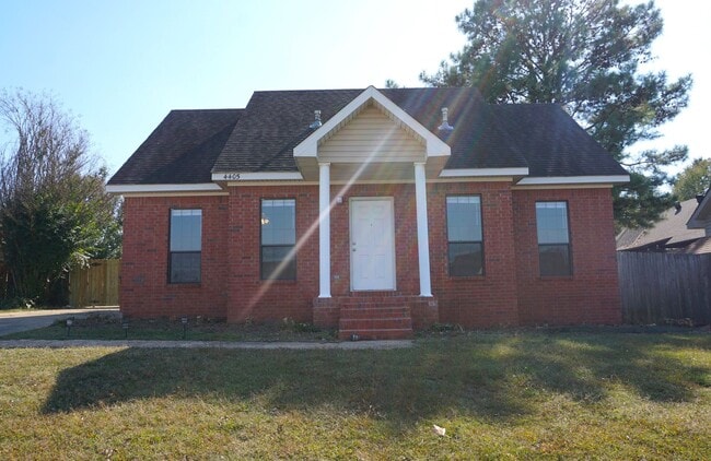 Building Photo - 4 Bedroom Home Within Minutes from NEA Hospital