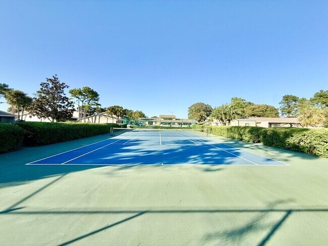 Building Photo - 2131 Ridge Rd S