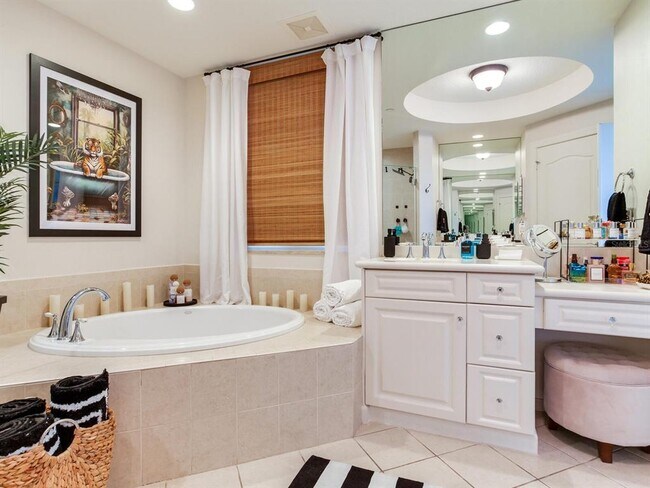 Building Photo - 4201 Bayshore Blvd