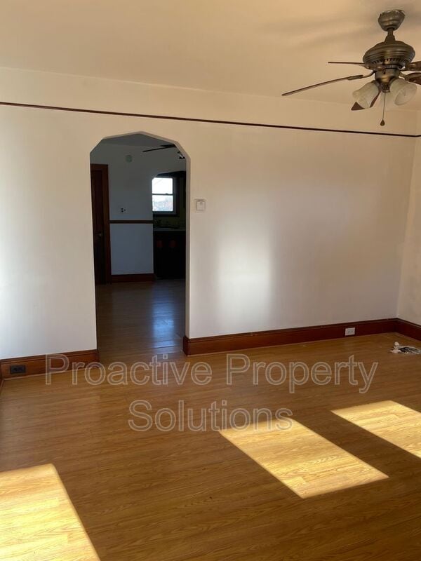 Building Photo - 825 W 15th St