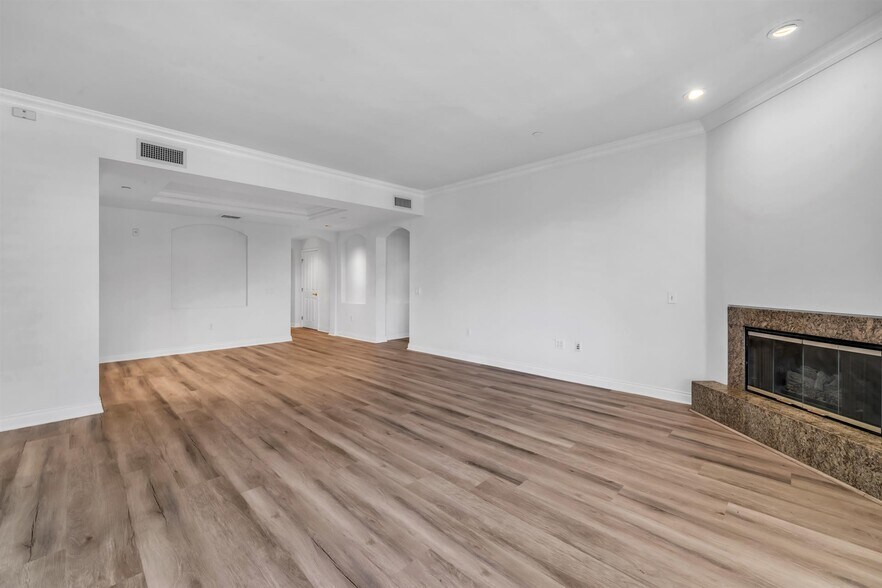 Building Photo - 11847 Gorham Ave