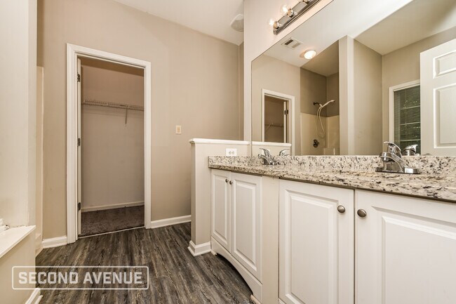 Building Photo - 225 Riverbend Dr