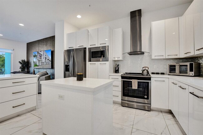 Building Photo - 1371 N Ocean Blvd