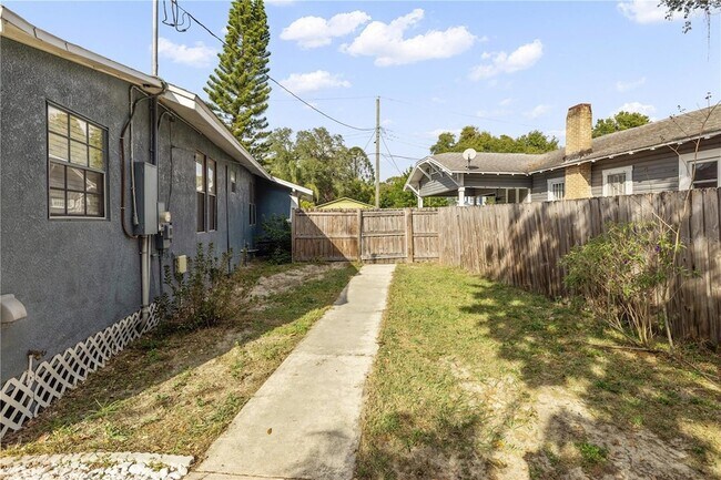 Building Photo - 1209 E Ida St