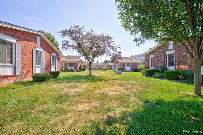 Building Photo - 26070 N Lake Dr