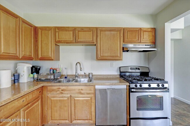 Building Photo - 265 Norgrove Ave