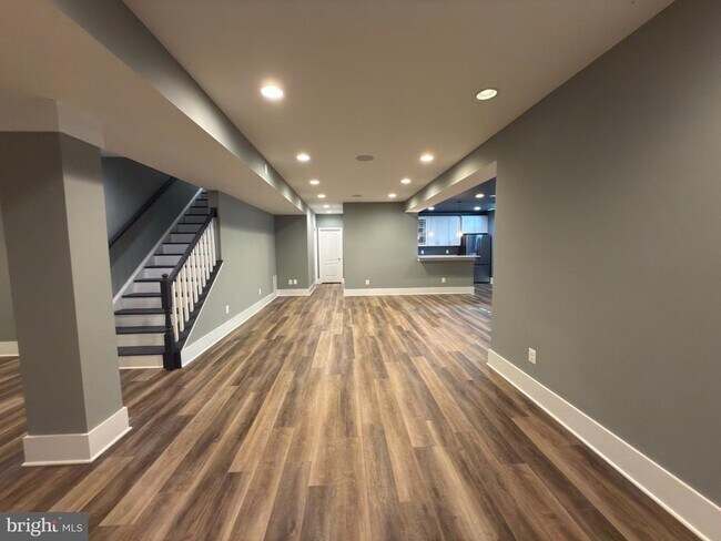 Building Photo - 8 Ramsdell Ct