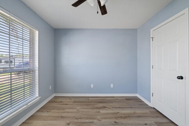 Building Photo - 422 Pristine Water Ln