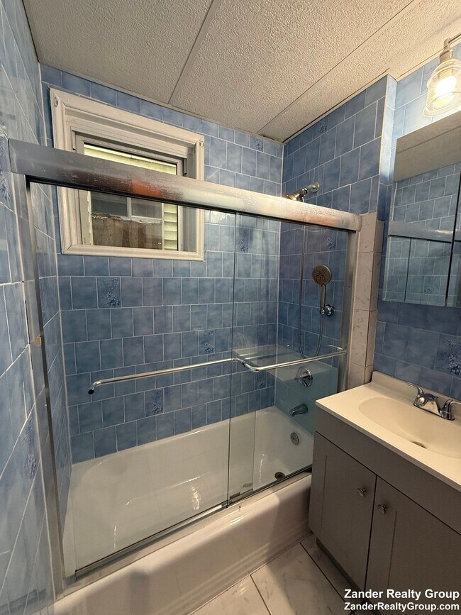 Building Photo - 2A Marshfield St