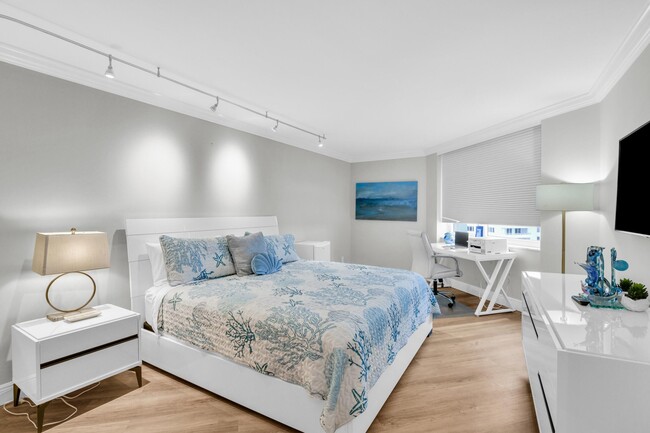 Building Photo - 550 S Ocean Blvd