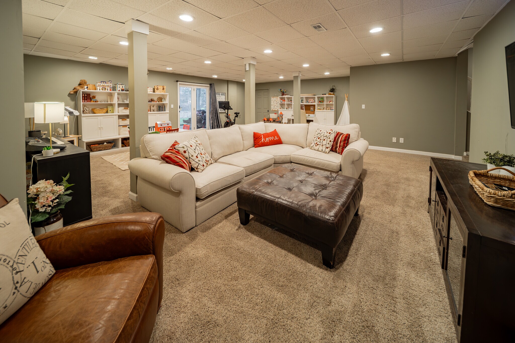 Building Photo - 10 Lotus Ct