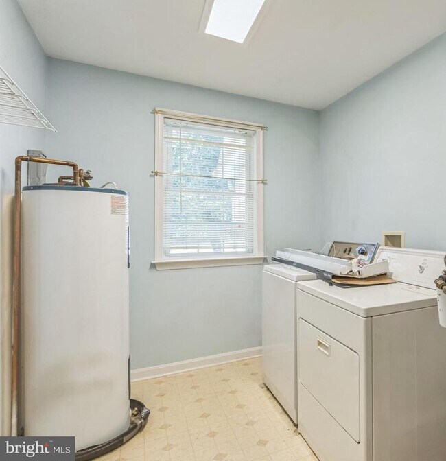 Building Photo - 14610 Balsam Ct