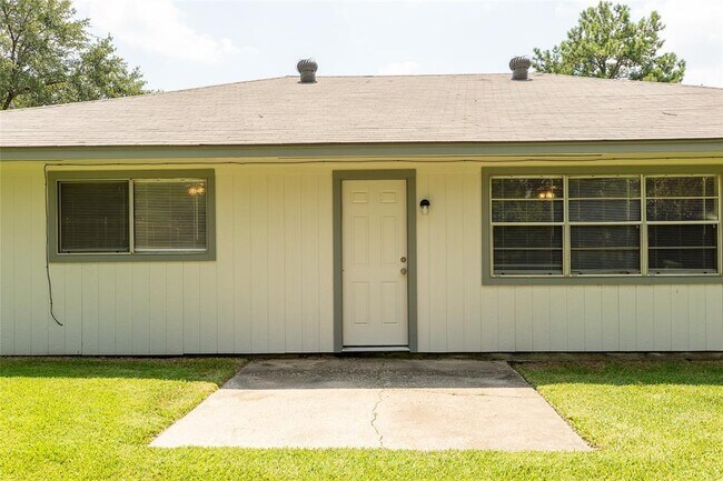 Building Photo - 2555 Halstead Dr