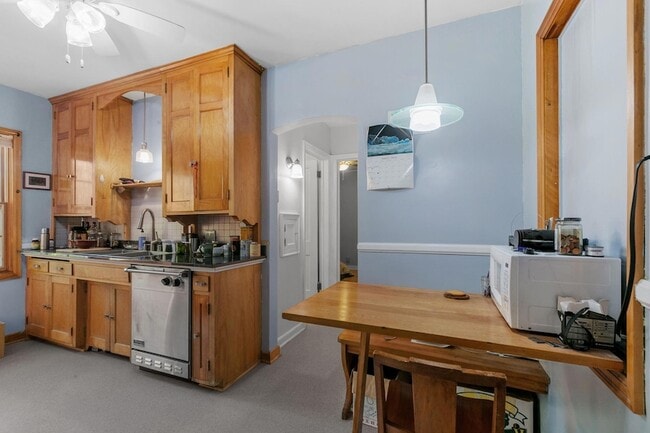 Building Photo - 201 Melbourne Ave SE